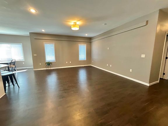 3rd image of 602 Patterson Ct