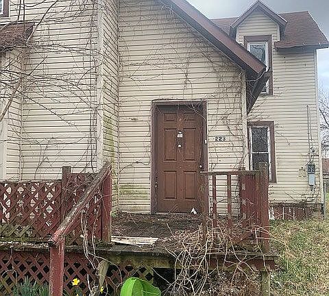 3rd image of 223 Park Blvd