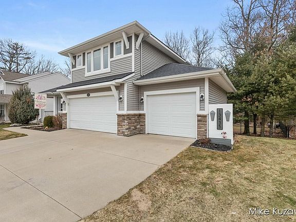 3rd image of 13435 Stafford Dr