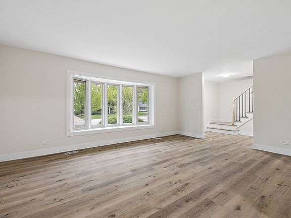 4th image of 904 Iroquois Ave