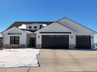 15030 Walnut Meadows Dr, Urbandale, IA 50323