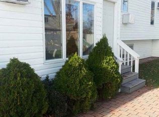 831 N Greene Ave, Lindenhurst, NY 11757
