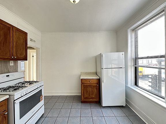 4th image of 4805 N Central Park Ave #302