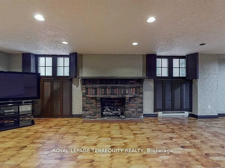 312 Glenayr Rd — Photo 34