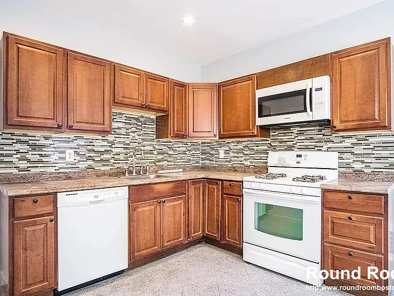 28 Moreland St #28 — Photo 1