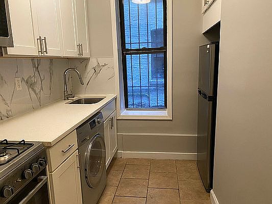 3rd image of 124 E 103rd St