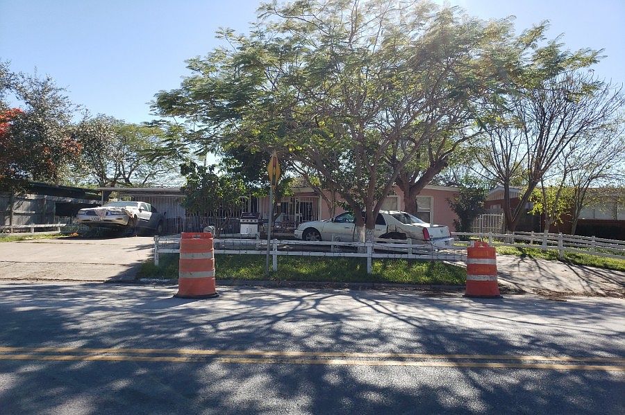 1st image of 1913 Harvey Dr