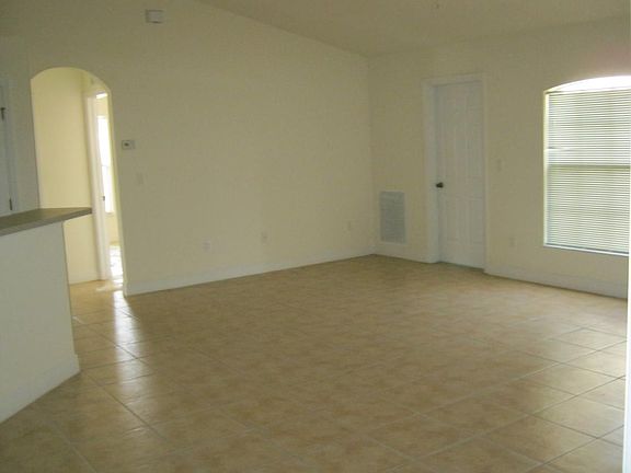 4th image of 1503 Elaine Ave N