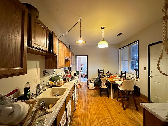 3rd image of 951 N Hoyne Ave #M08r