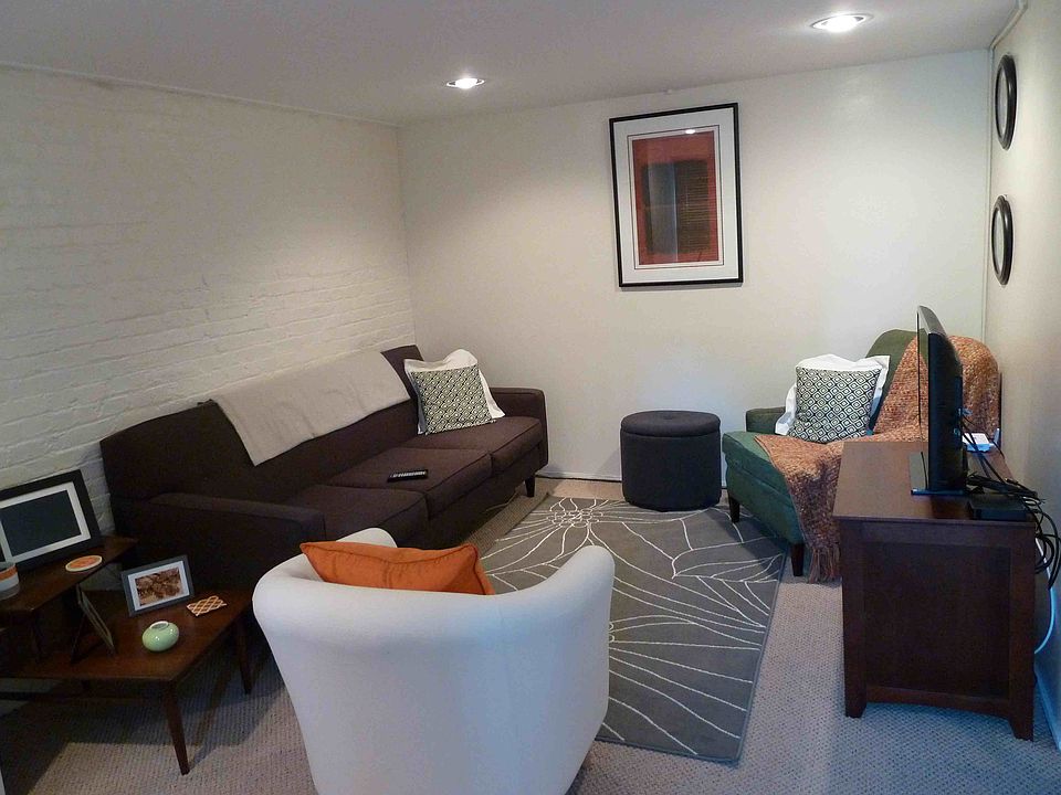 apartment living room 1_03112021