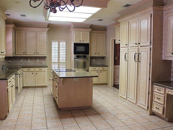 3rd image of 4945 Littlewood Dr