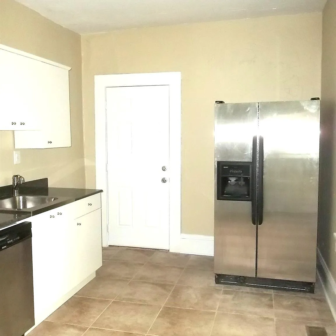 2 bed, 1.0 bath, $1,200 — Photo 4