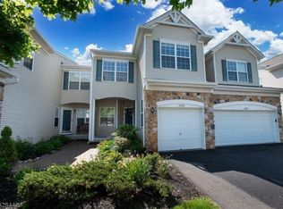 3033 King Ct, Green Brook, NJ 08812