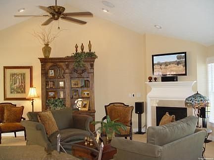 3rd image of 3941 Carmela Ct E