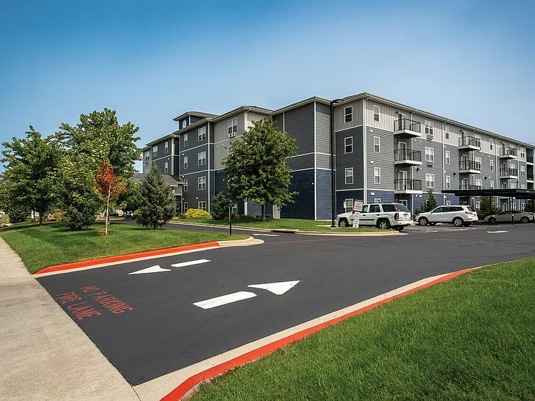 The Falcon of Southern Hills Apartments — Photo 27