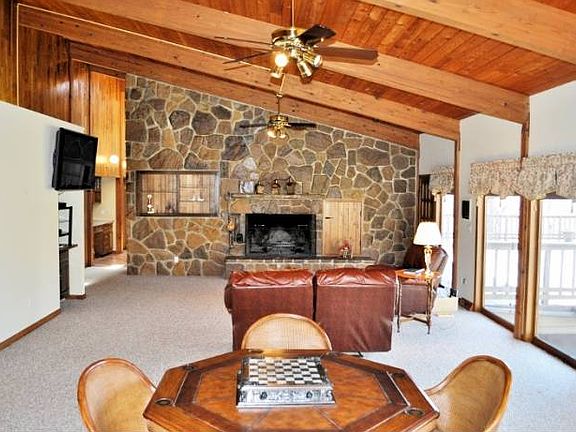 Living Room - Vaulted cei