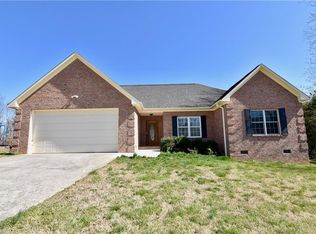 3657 Clinedale Rd, Pfafftown, NC 27040