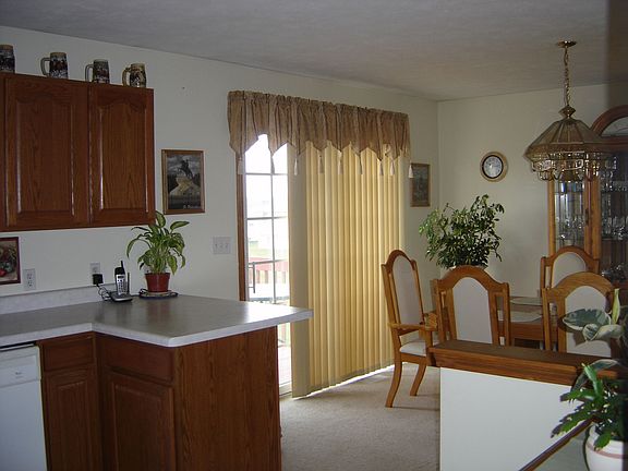 Kitchen overlooking the dinningroom
