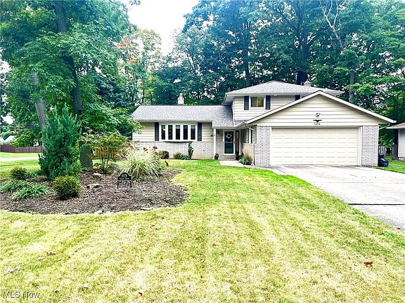 2nd image of 1076 Colony Dr