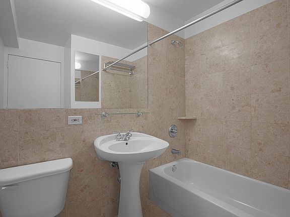 5th image of 360 W 43rd St APT N4f