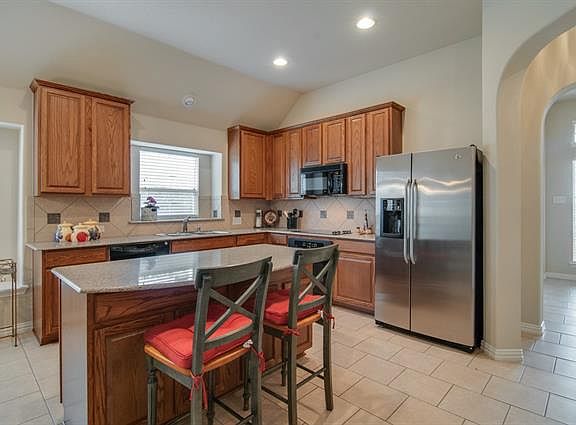 4th image of 2000 Berkdale Ln