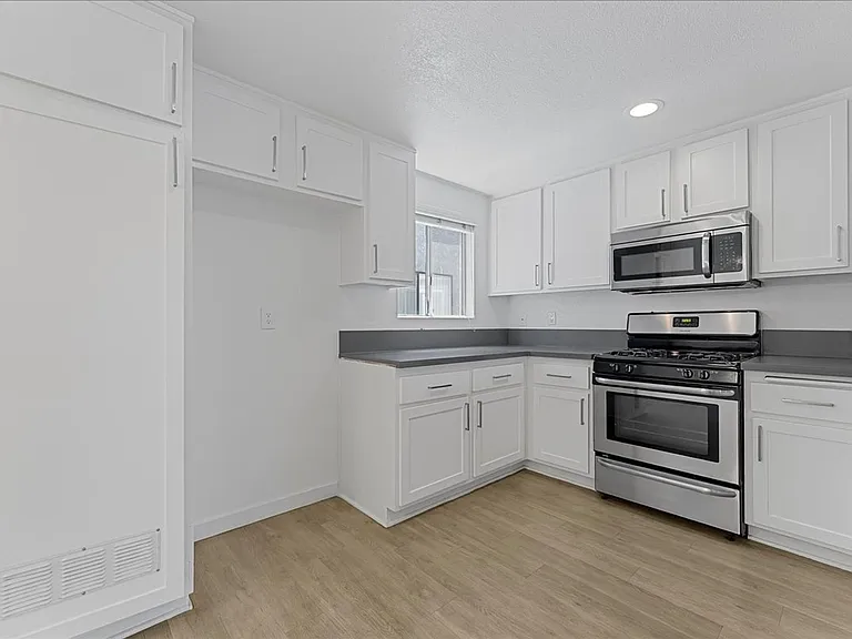 14523 Freeman Ave #6 — Photo 7