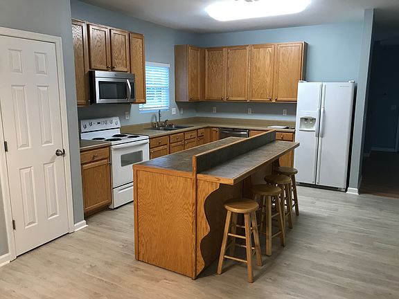 Kitchen with island 