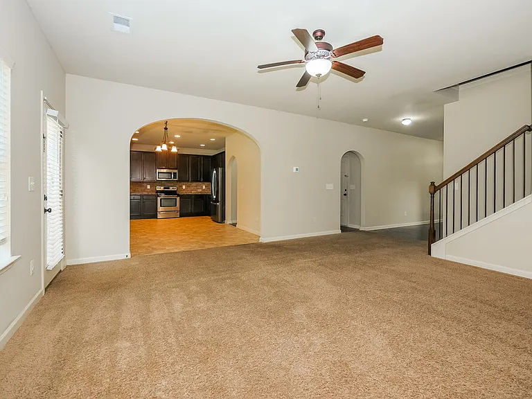917 Piedmont Dr — Photo 5