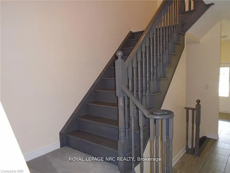 37 Sparkle Dr — Photo 8