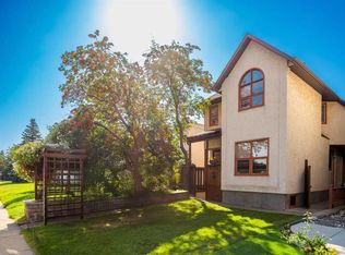 2219 N Westmount Rd NW, Calgary, AB T2N 3N5