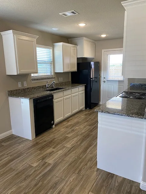 3 bed, 1692 sqft, $1,845 — Photo 3