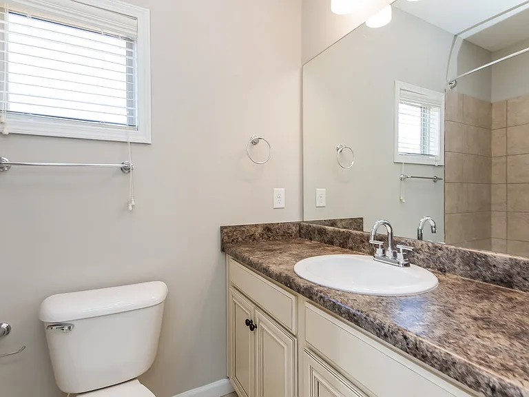 28 Rosen St — Photo 11