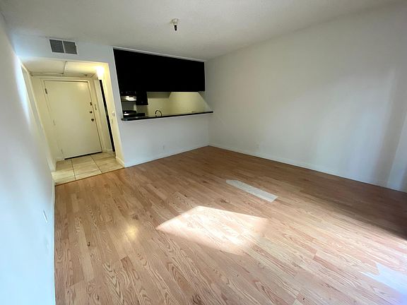 2nd image of 4321 Eagle Rock Blvd #218
