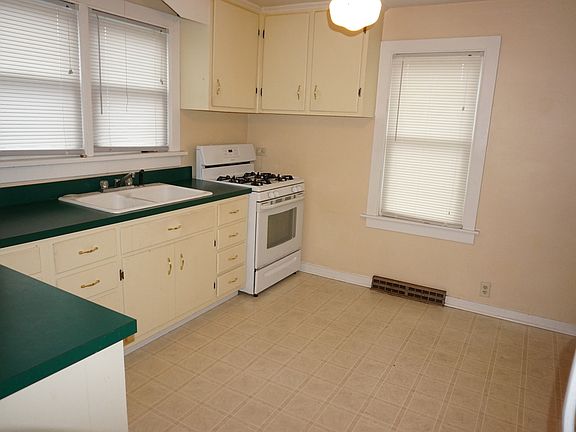 5th image of 1721 Dodge Ave