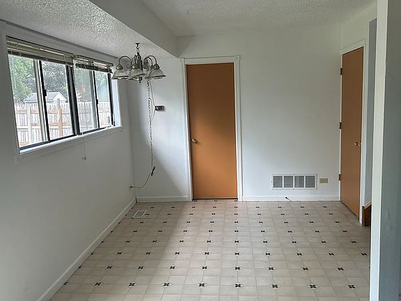 5th image of 3062 Timber Hill Ln
