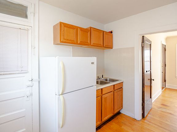 5th image of 4833 N Hoyne Ave APT 3A