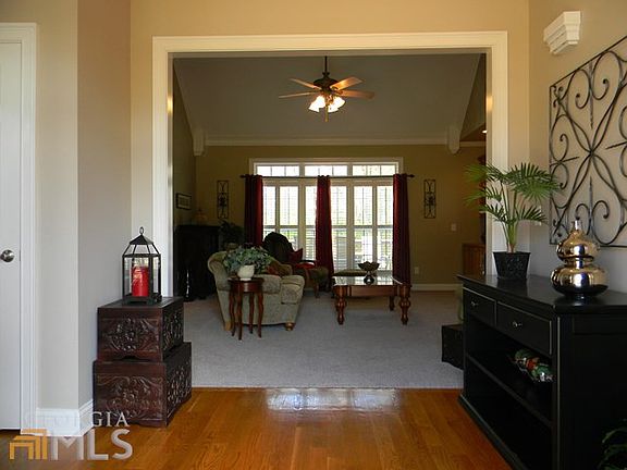 2nd image of 50 Lake Park Dr