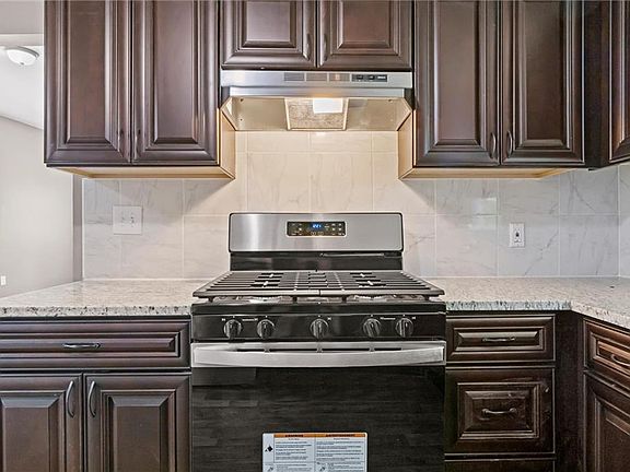 5th image of 1018 W 30th St