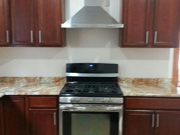 3rd image of 5712 W Windsor Ave #1
