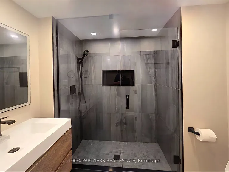 244 Burbank Dr #BASEMENT — Photo 15