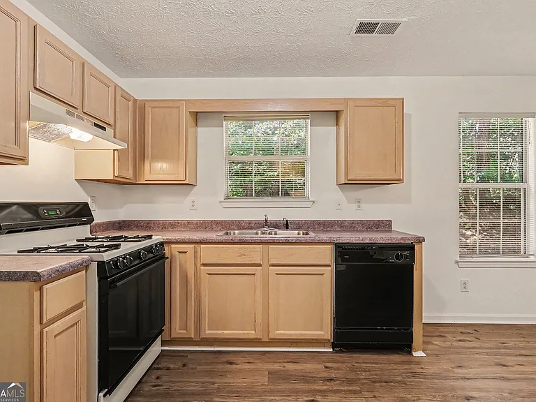 2233 Glen Briar Way — Photo 2