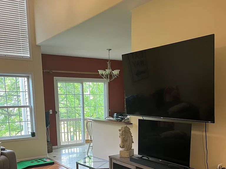 1342 N Winslowe Dr — Photo 2