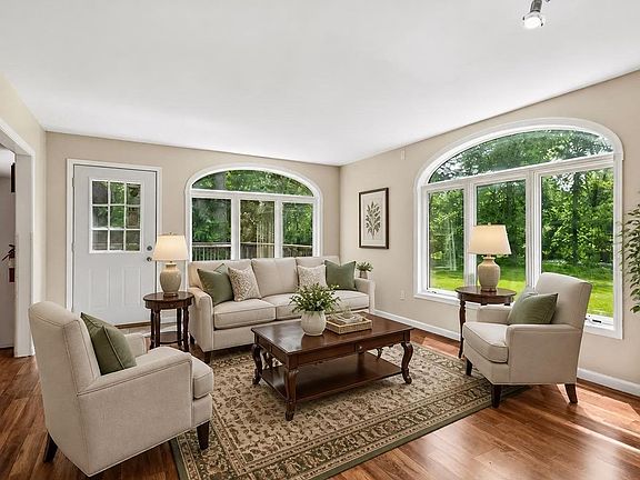 5th image of 9934 Maple Ave