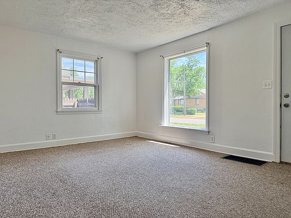 2nd image of 2809 Bildahl St