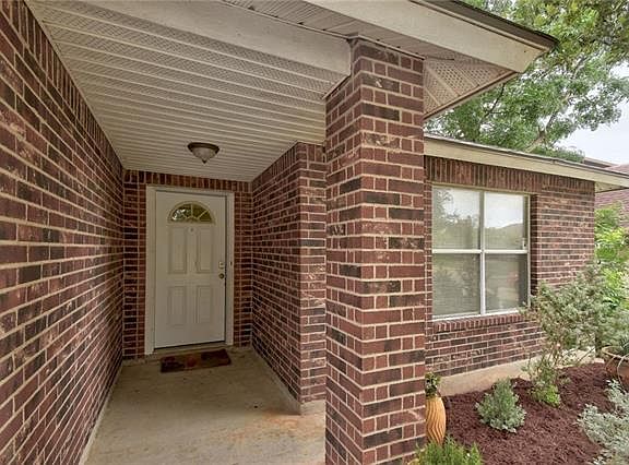 3rd image of 2715 Vinson Ct