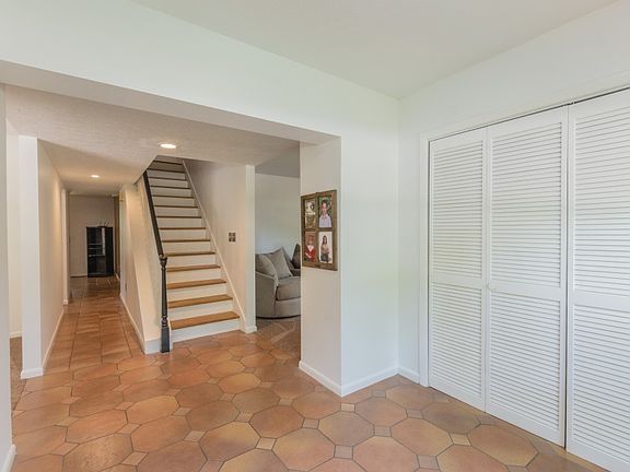 3rd image of 4611 Glenside Cir