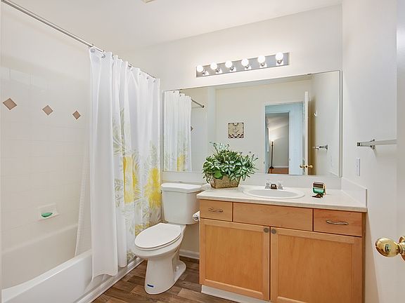 5th image of 18501 SE Newport Way Unit M351