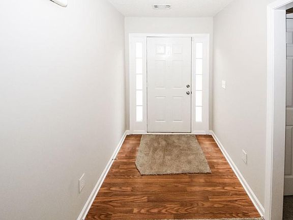 3rd image of 284 Ivy Hills Cir