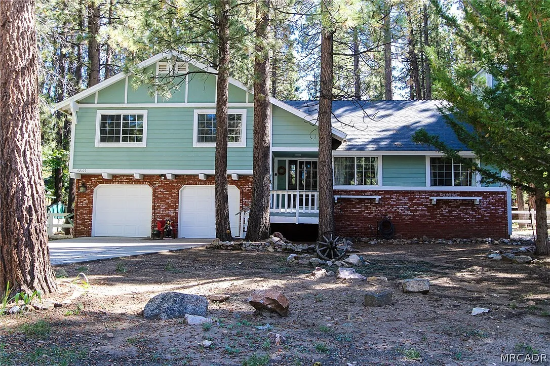 3 bed, 2.5 bath, 1906 sqft, $3,000 — Photo 1