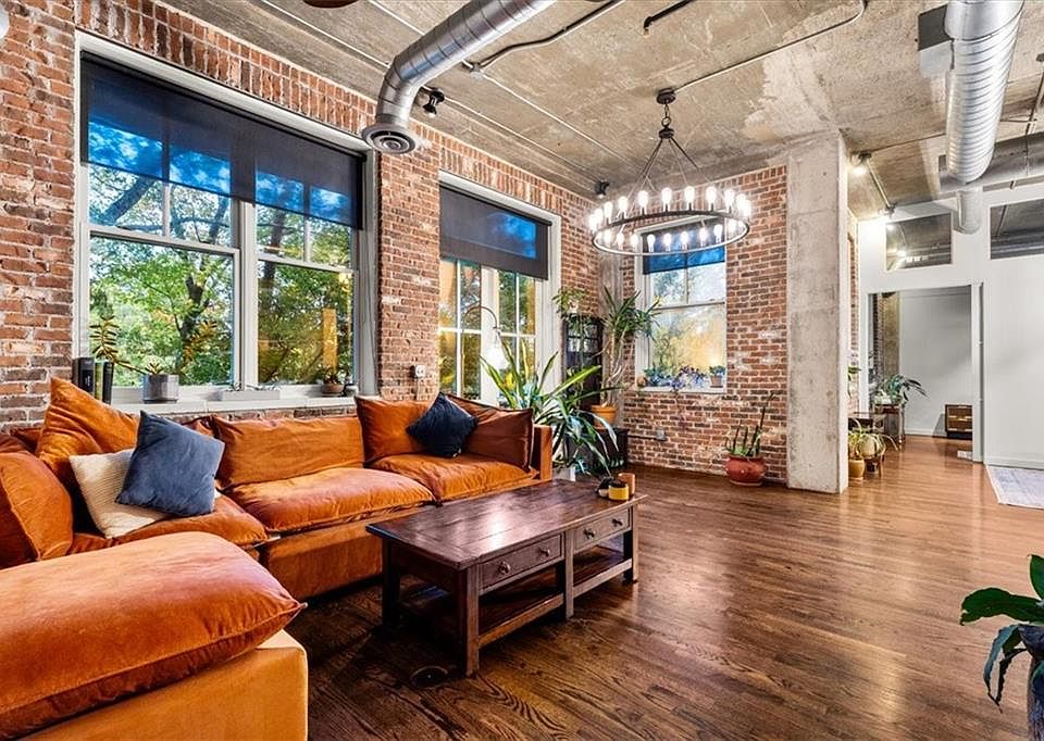 1st image of 3235 Roswell Rd NE Unit 609